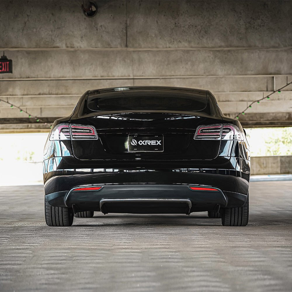 12-21 Tesla Model S LUXX-Series LED Tail Lights Black-Red (With Black Trunk Center Piece Replacement)