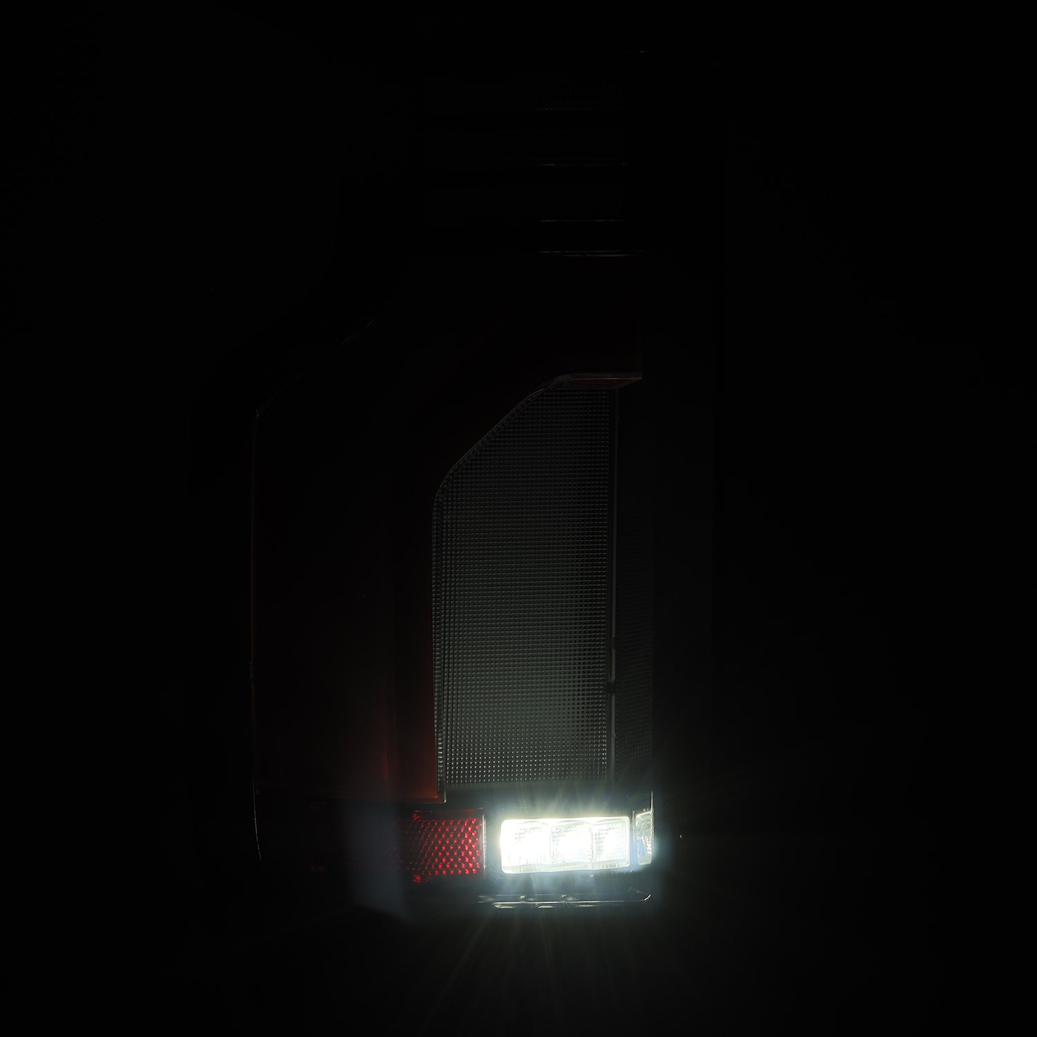 19-26 Chevrolet Silverado 1500 / 20-26 Silverado 2500HD/3500HD LUXX-Series LED Tail Lights Black-Red