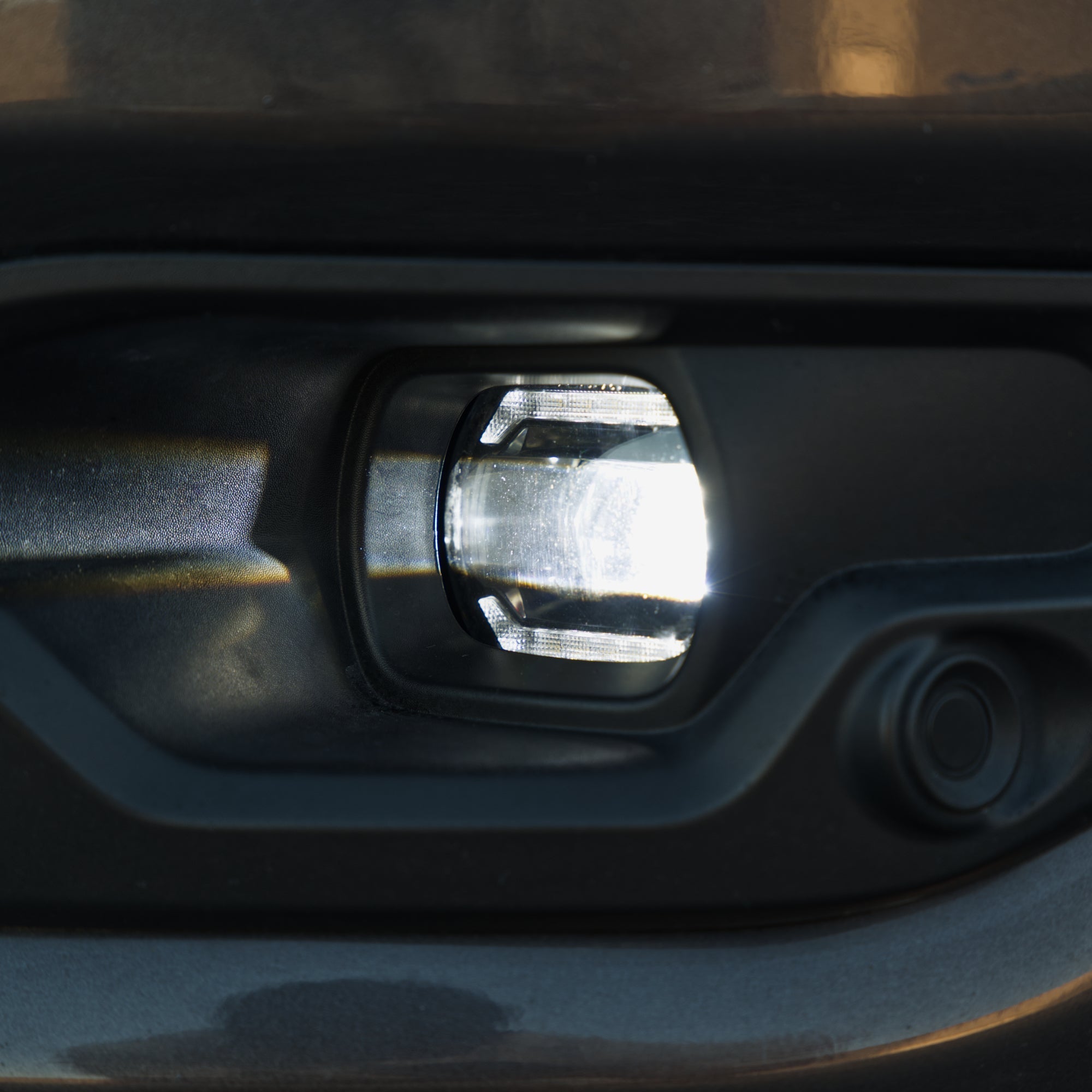 19-24 Ram 2500/3500/4500/5500 (with Round Fog Lights) DoubleTap Dual Color LED Projector Fog Lights