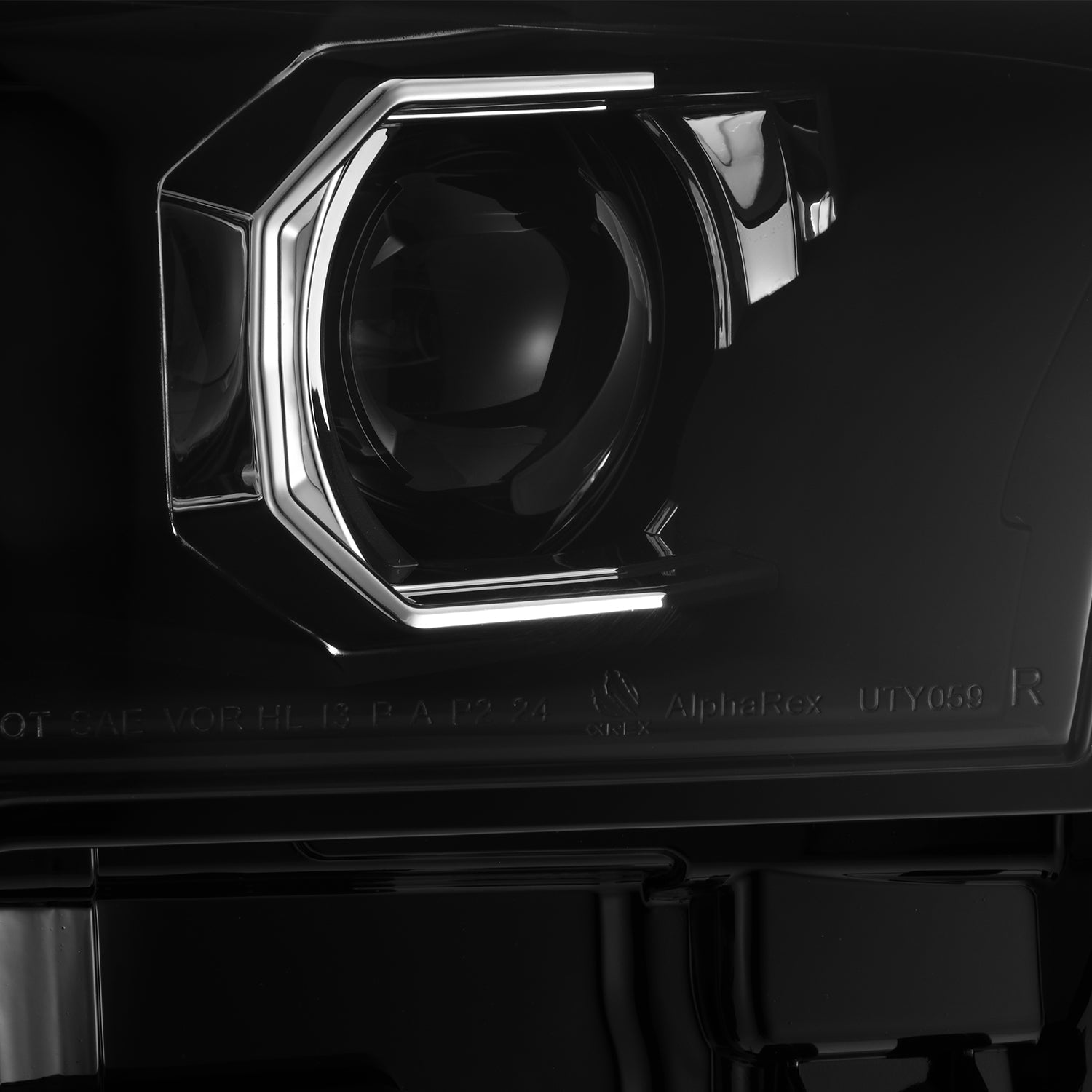 24-26 Toyota Tacoma / 25-26 4Runner LUXX-Series LED Projector Headlights Black