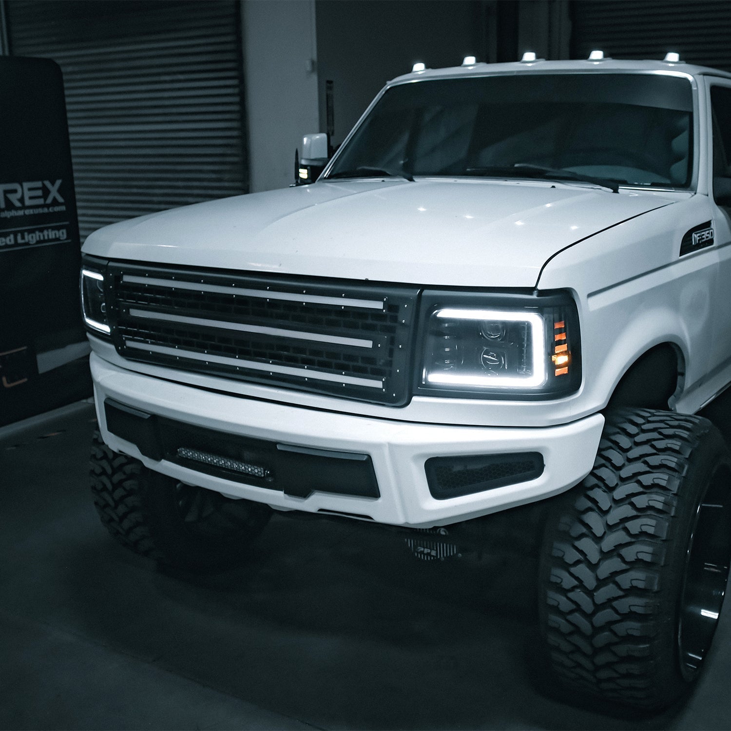 92-96 Ford F-Series/Bronco LUXX-Series LED Projector Headlights Chrome