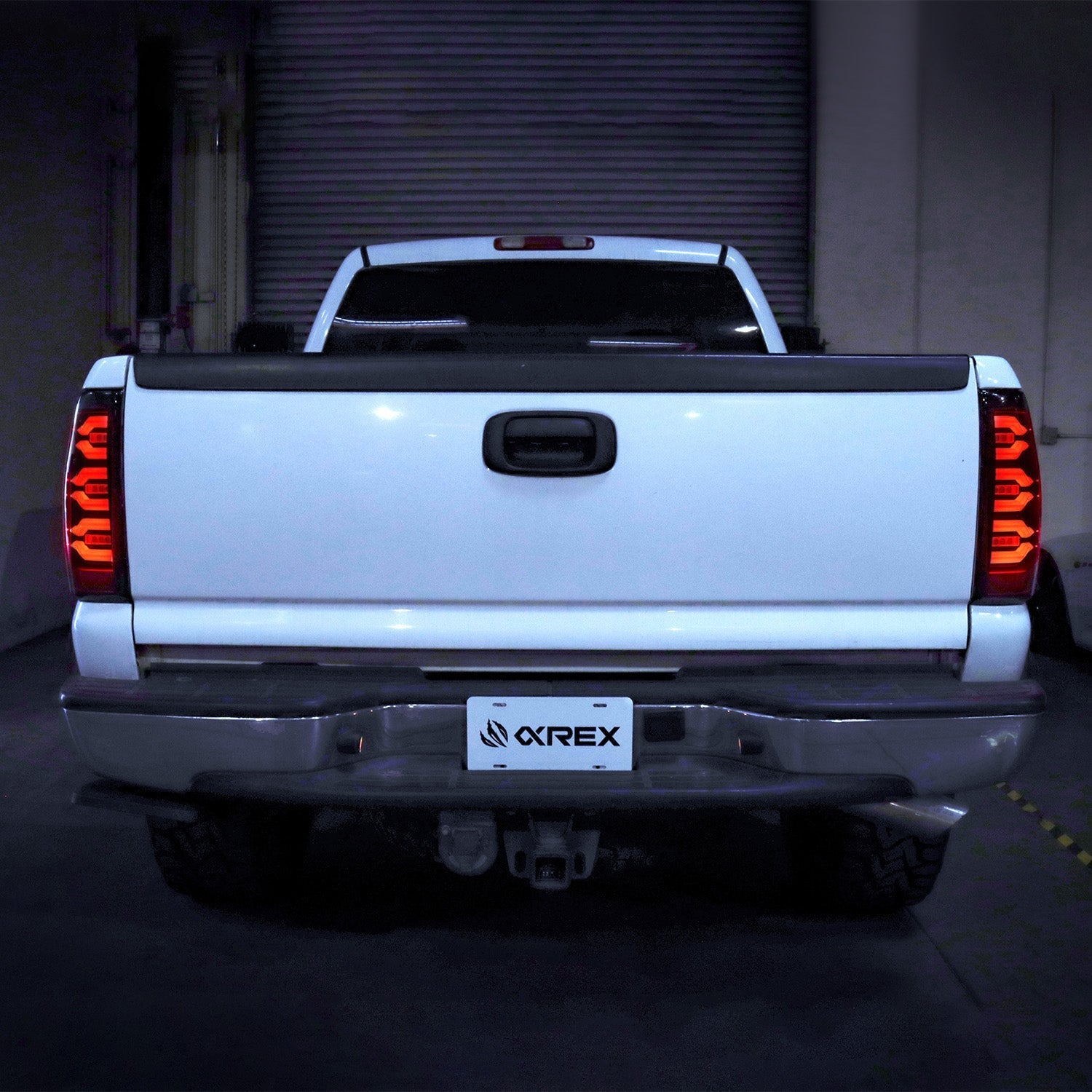 99-06 Chevrolet Silverado/99-06 GMC Sierra LUXX-Series LED Tail Lights Alpha-Black