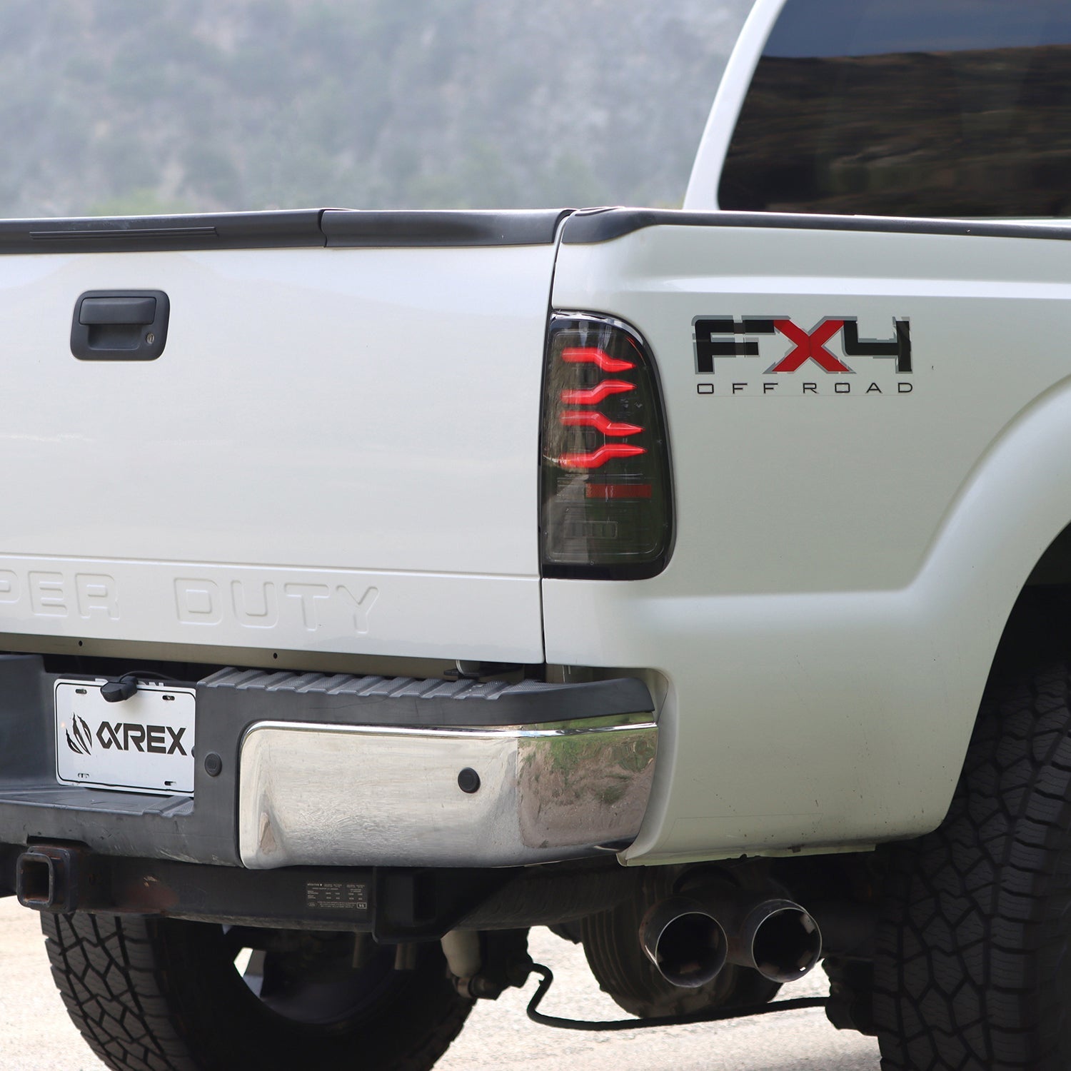 99-16 Ford Super Duty / 97-03 F150 LUXX-Series LED Tail Lights Black-Red