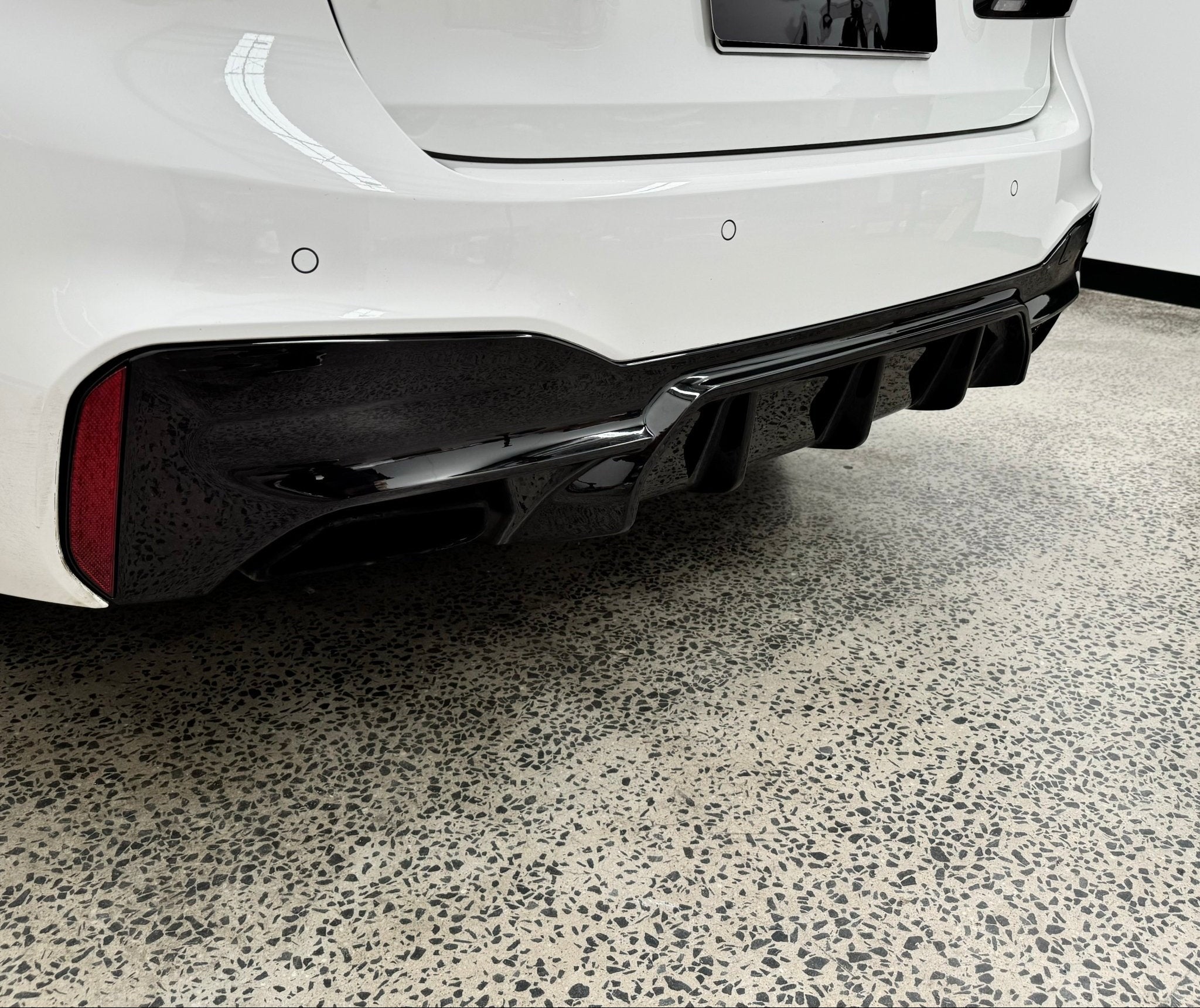 BMW 5 Series G30 Pre LCI Rear Diffuser Dual Exit (17 - 20)