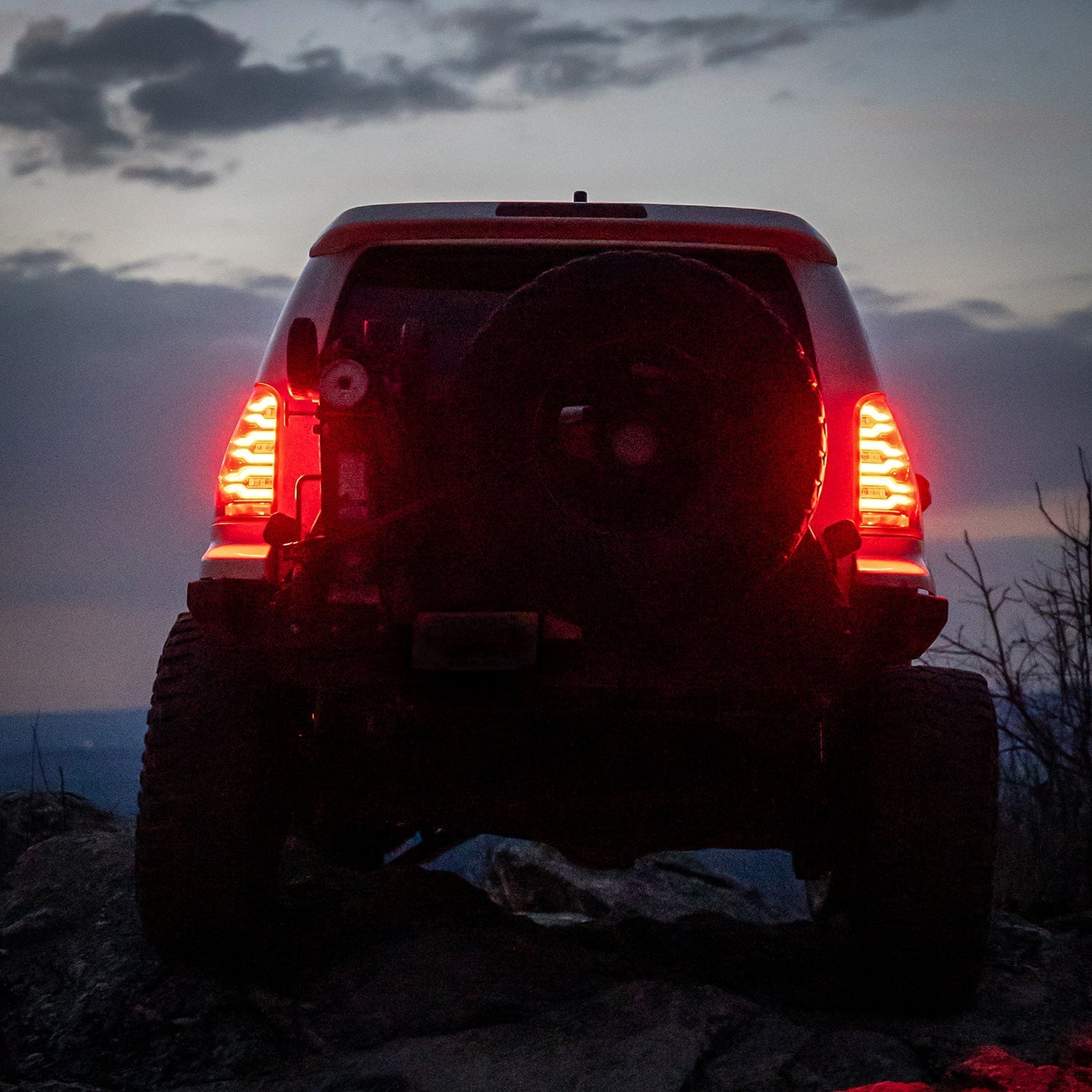 03-09 Toyota 4Runner LUXX-Series LED Tail Lights Black-Red