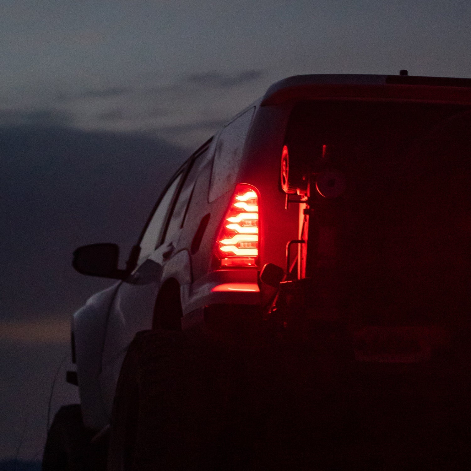 03-09 Toyota 4Runner LUXX-Series LED Tail Lights Black-Red