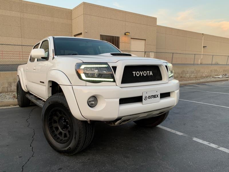 05-11 Toyota Tacoma LUXX-Series LED Crystal Headlights Black