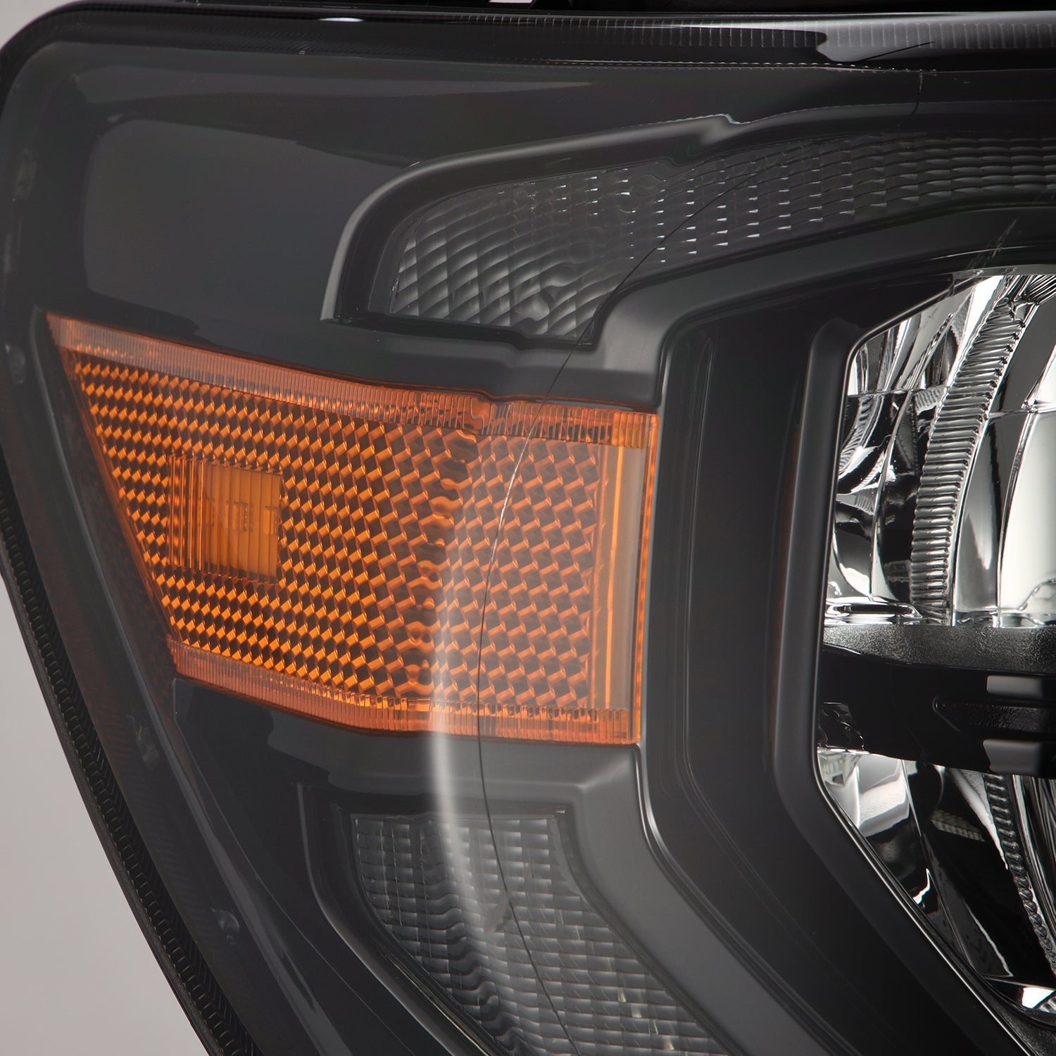 07-13 Toyota Tundra/08-17 Toyota Sequoia MK II LUXX-Series LED Crystal Headlights Alpha-Black (Without Level Adjuster)