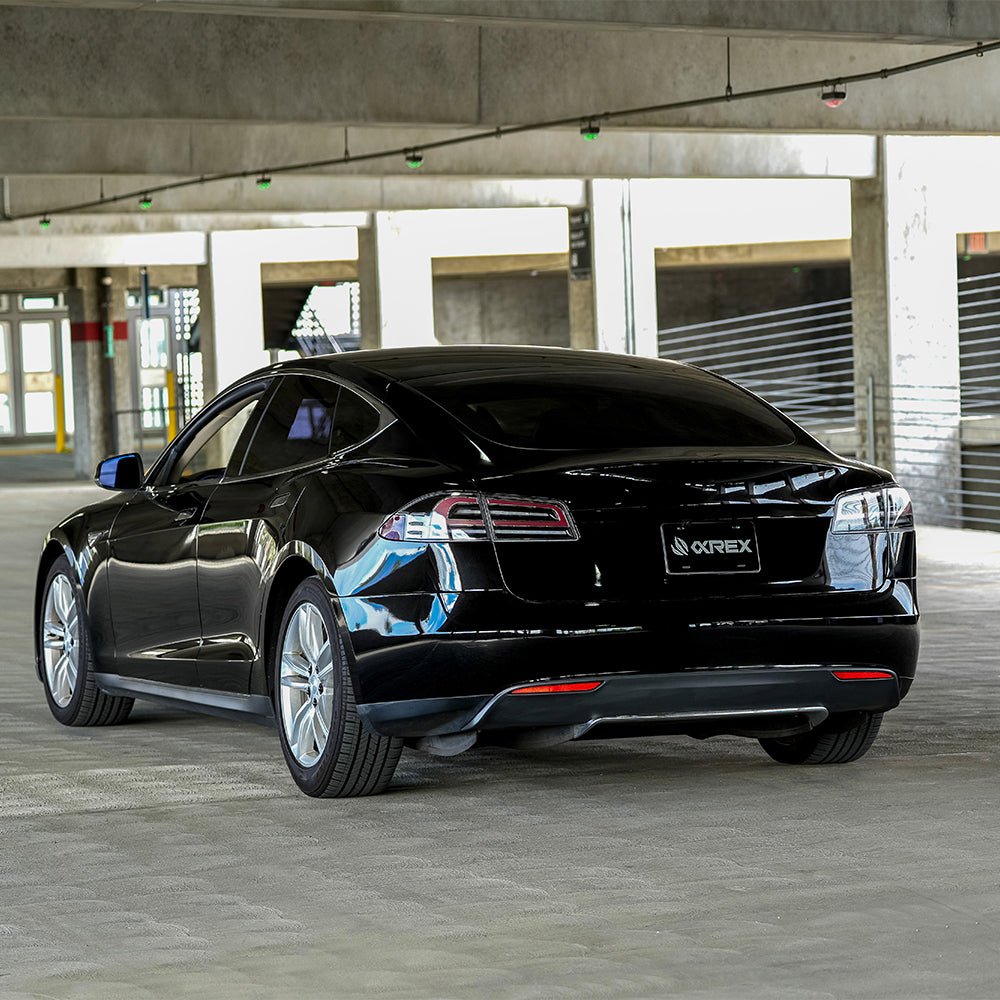 12-21 Tesla Model S LUXX-Series LED Tail Lights Black-Red (With Black Trunk Center Piece Replacement)