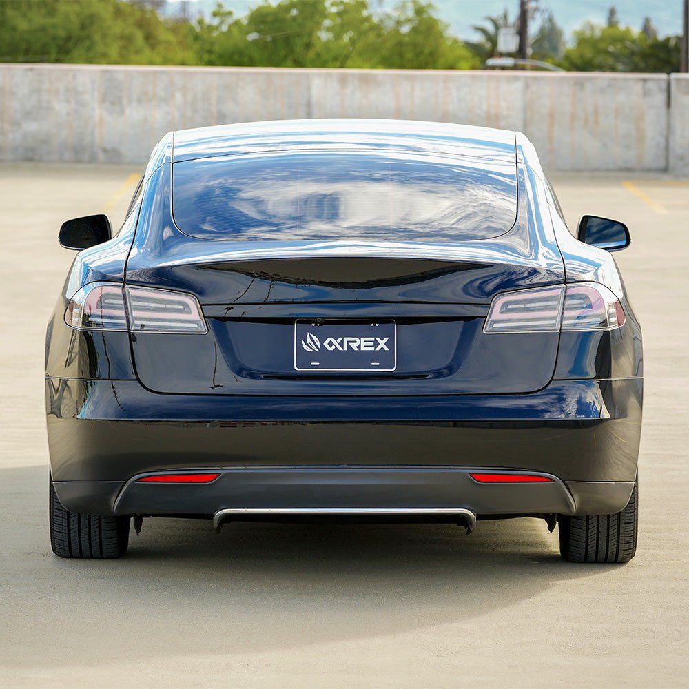 12-21 Tesla Model S LUXX-Series LED Tail Lights Black-Red (With Black Trunk Center Piece Replacement)