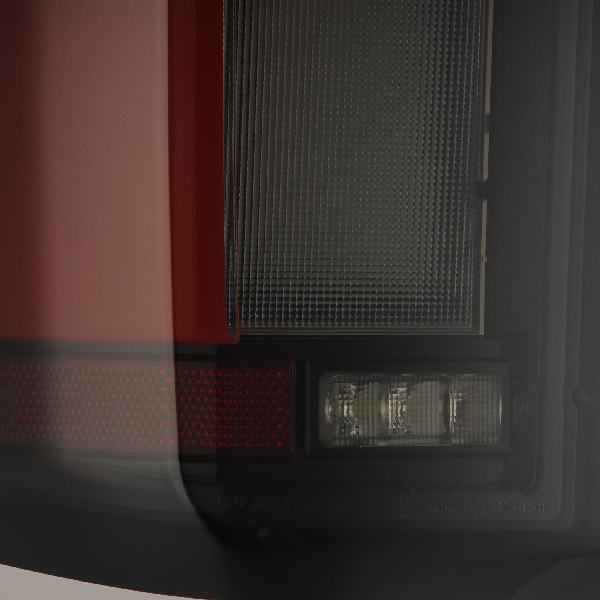19-26 Chevrolet Silverado 1500 / 20-26 Silverado 2500HD/3500HD LUXX-Series LED Tail Lights Black-Red