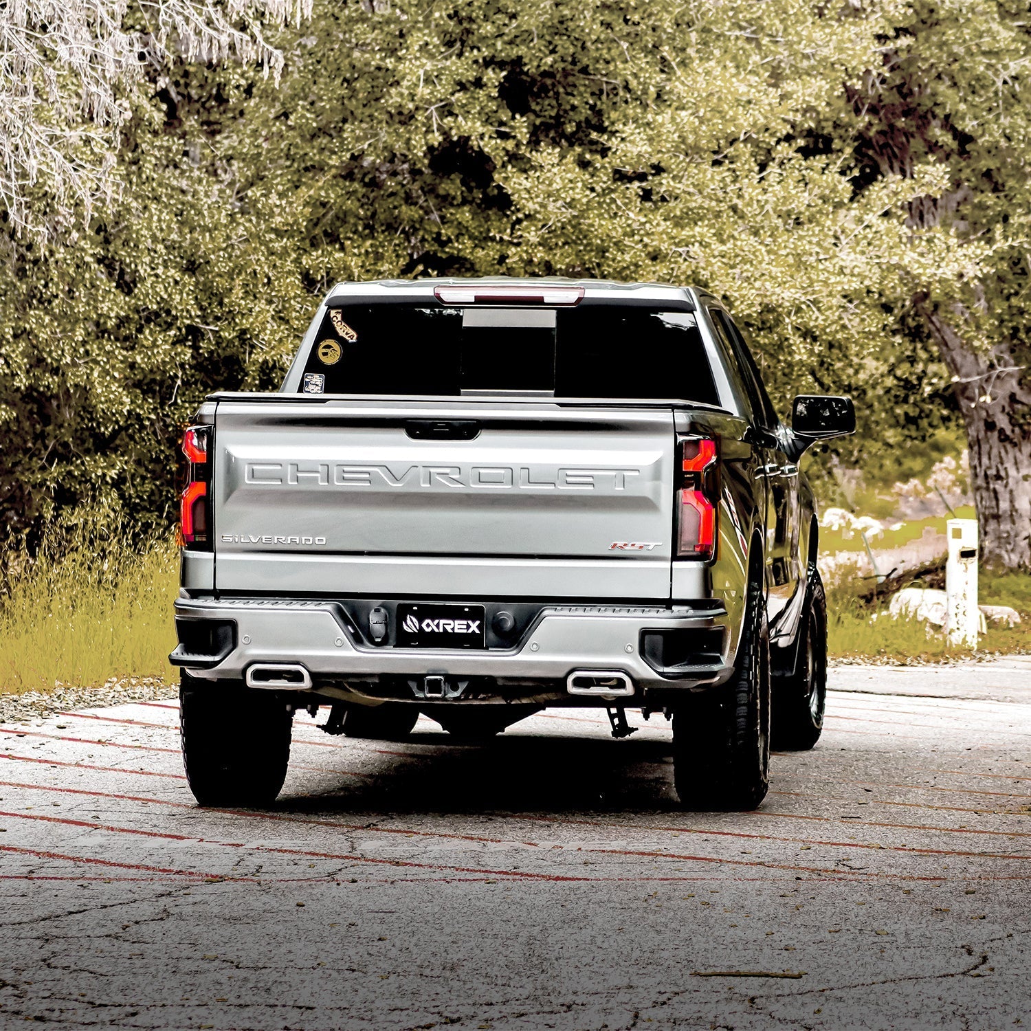 19-26 Chevrolet Silverado 1500 / 20-26 Silverado 2500HD/3500HD LUXX-Series LED Tail Lights Black
