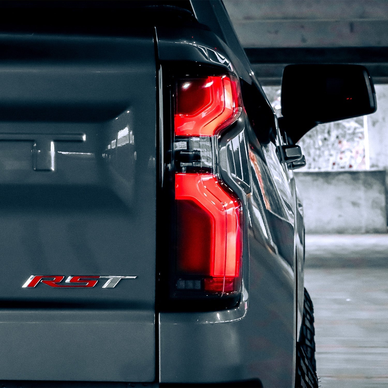 19-26 Chevrolet Silverado 1500 / 20-26 Silverado 2500HD/3500HD LUXX-Series LED Tail Lights Black