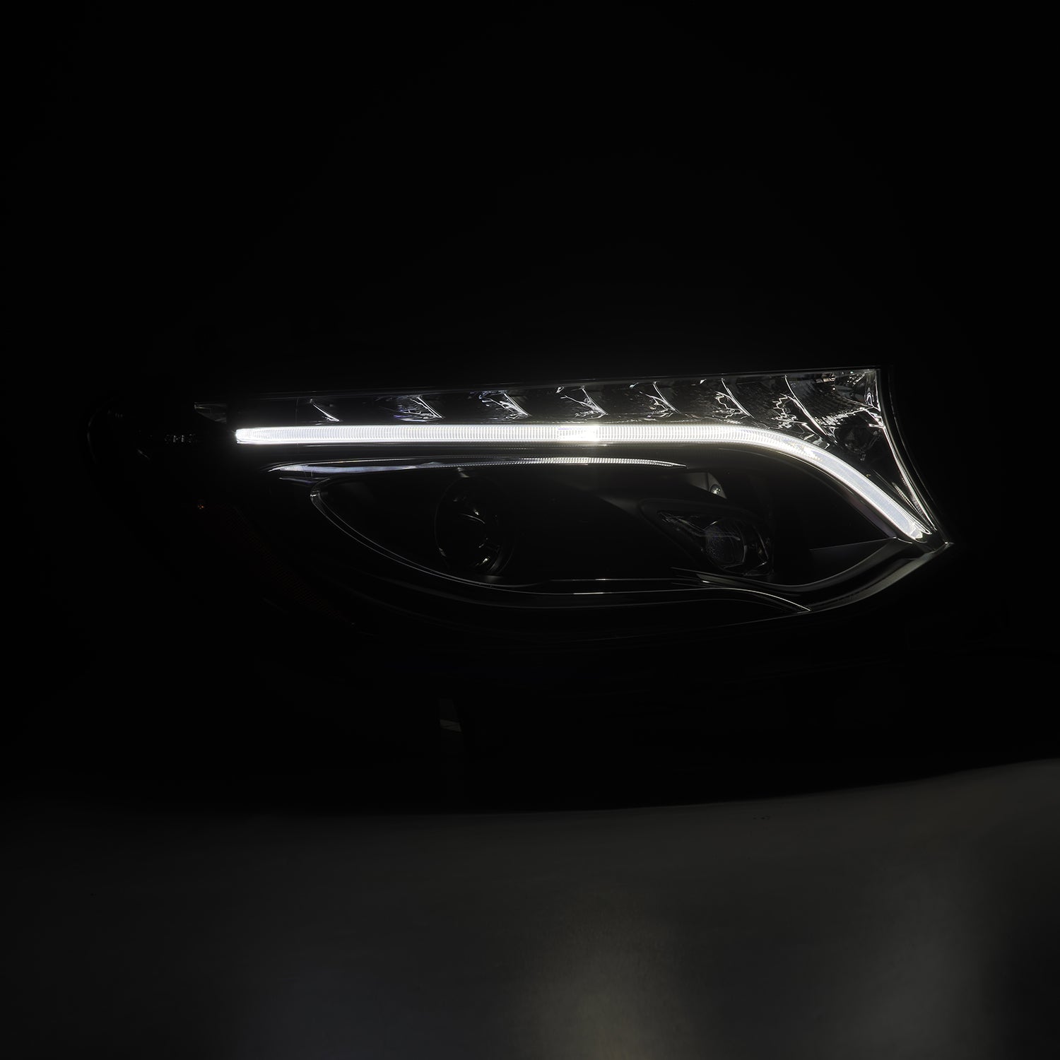 19-26 Mercedes-Benz Sprinter LUXX-Series LED Projector Headlights Black
