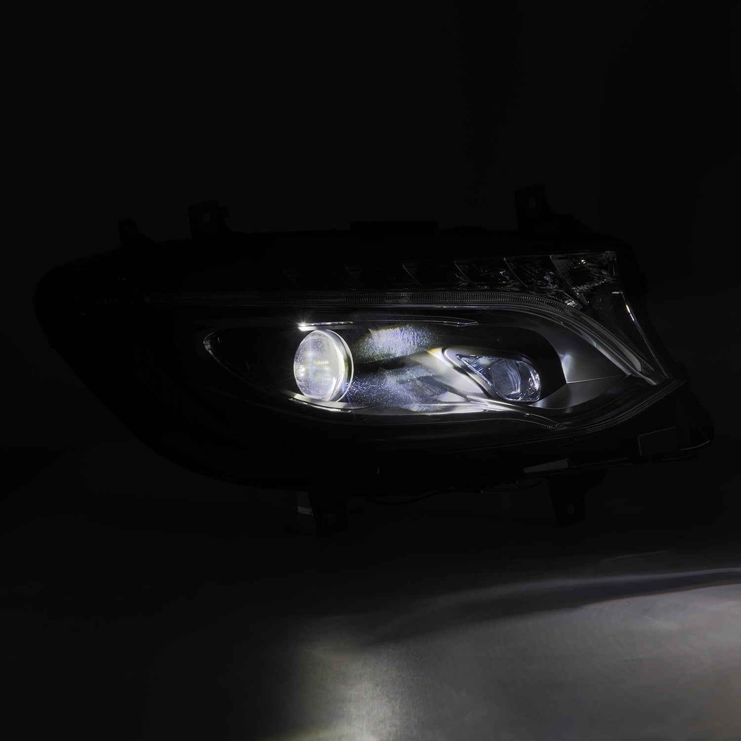 19-26 Mercedes-Benz Sprinter LUXX-Series LED Projector Headlights Black