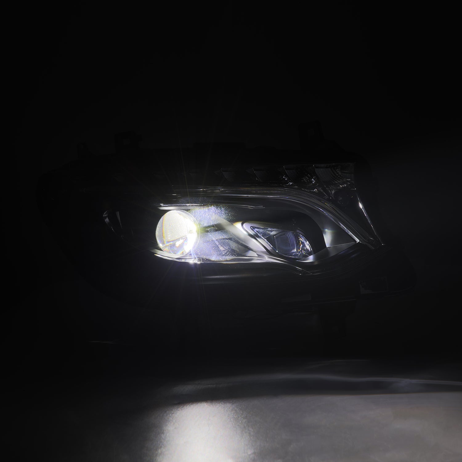 19-26 Mercedes-Benz Sprinter LUXX-Series LED Projector Headlights Black