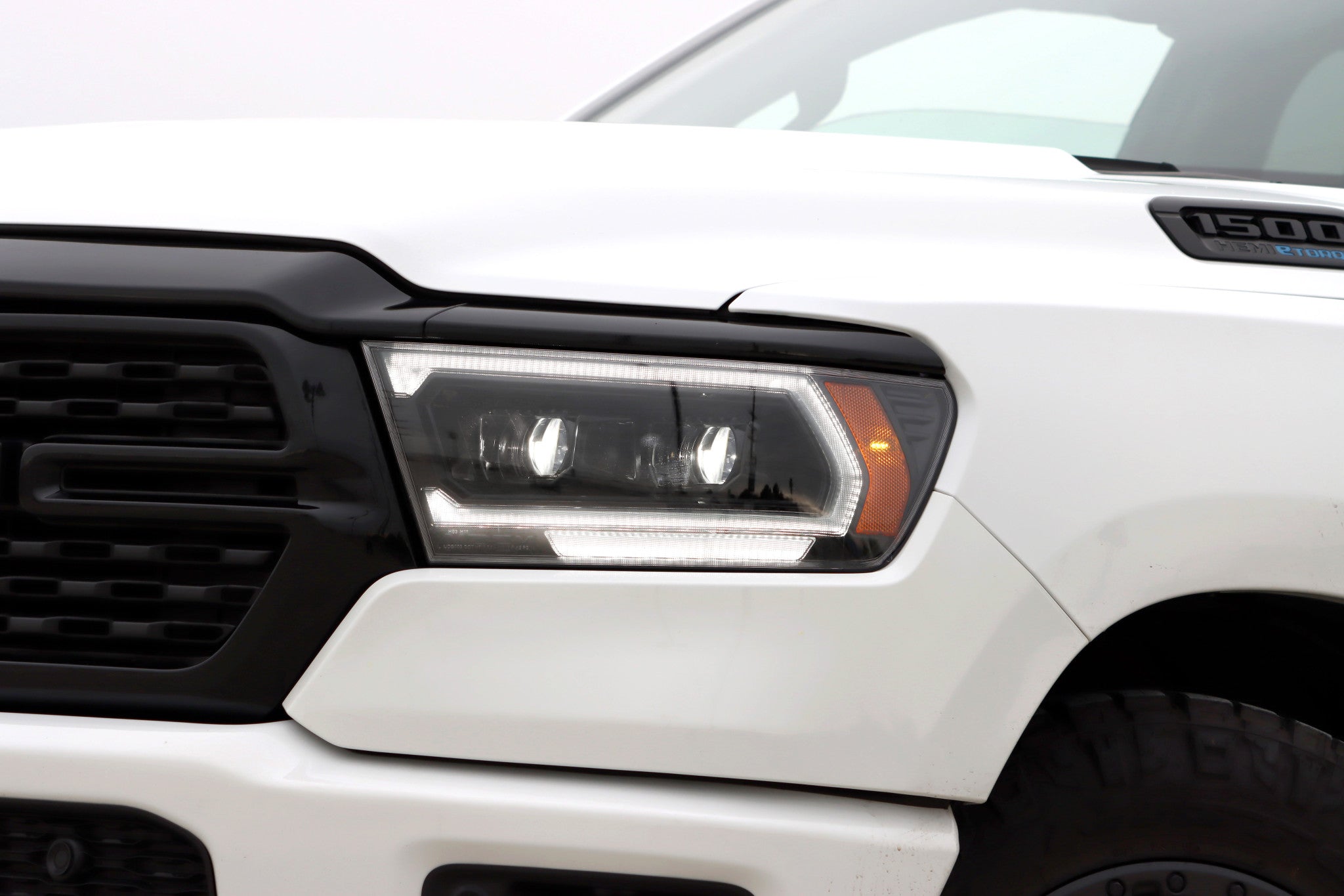 19-24 Ram 1500 (MK II 2500 Style) LUXX-Series LED Projector Headlights Black