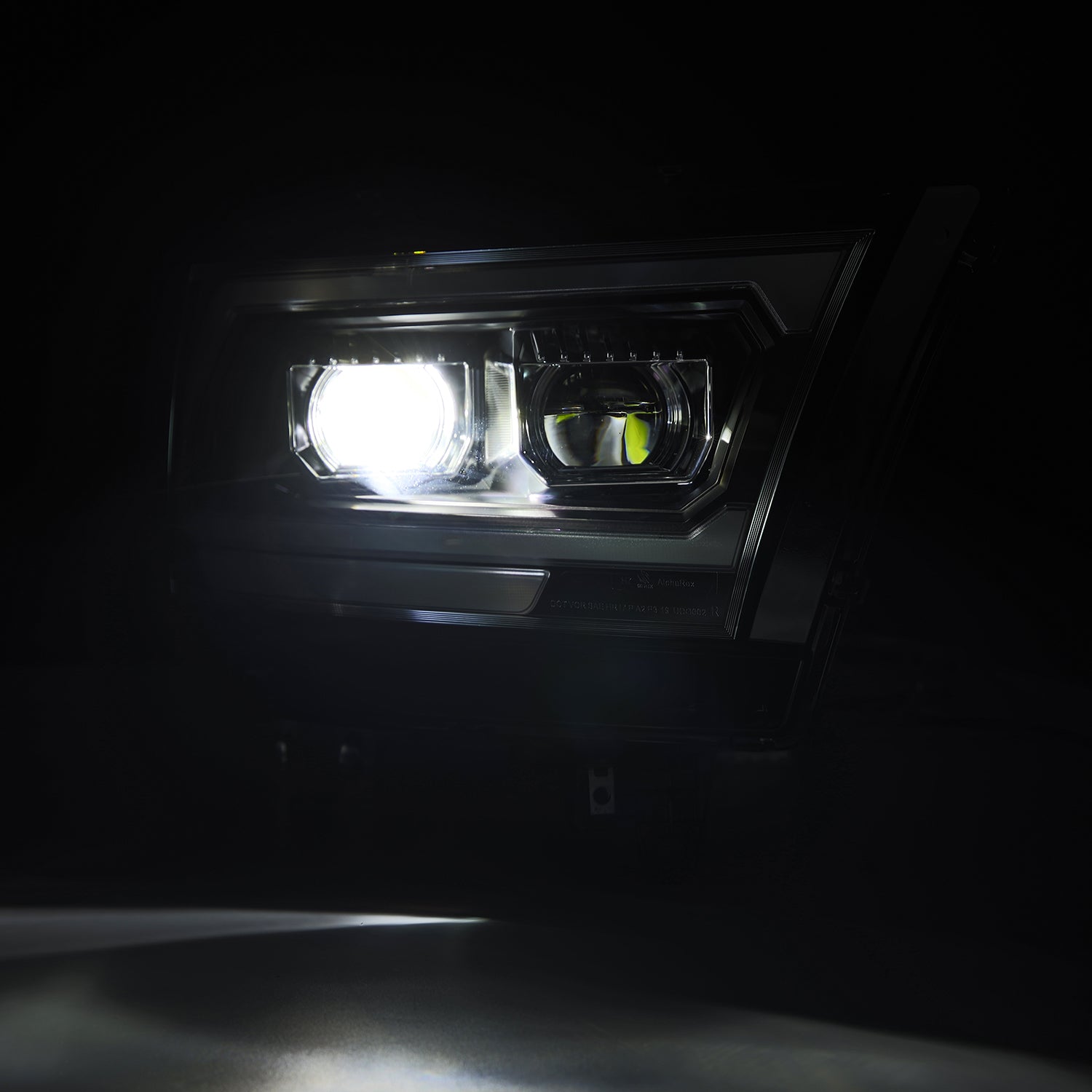 19-24 Ram 1500 (MK II 2500 Style) LUXX-Series LED Projector Headlights Black