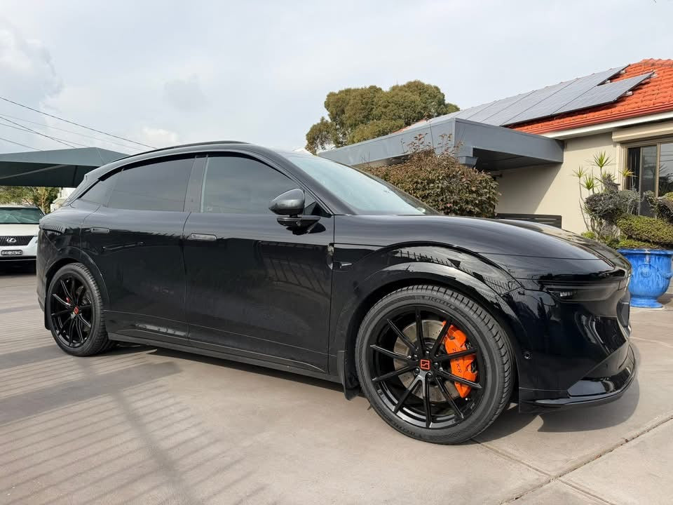 Custom Forged WWC CF3 | 3-Spoke Performance Wheel