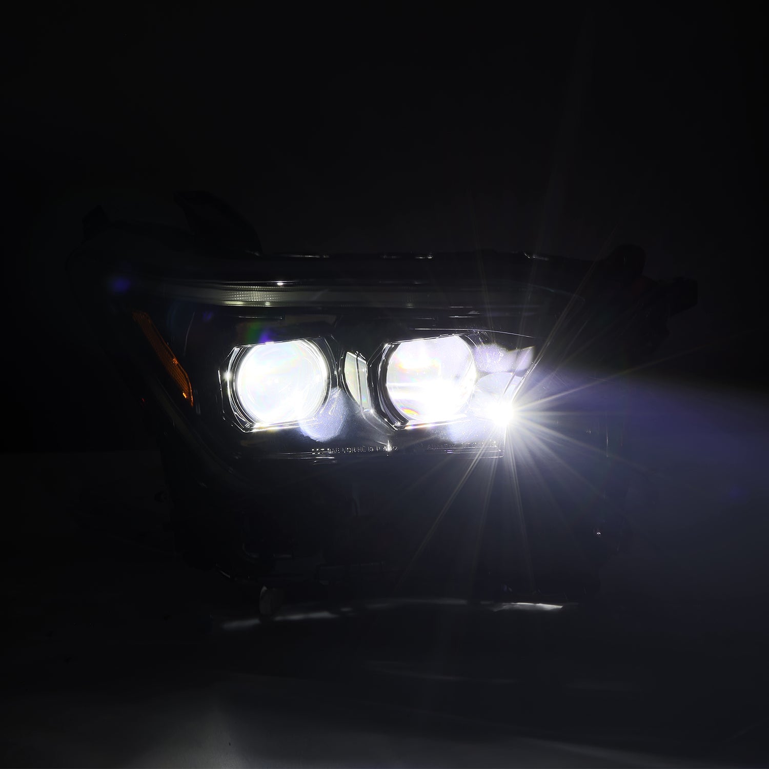 24-26 Toyota Tacoma / 25-26 4Runner LUXX-Series LED Projector Headlights Black