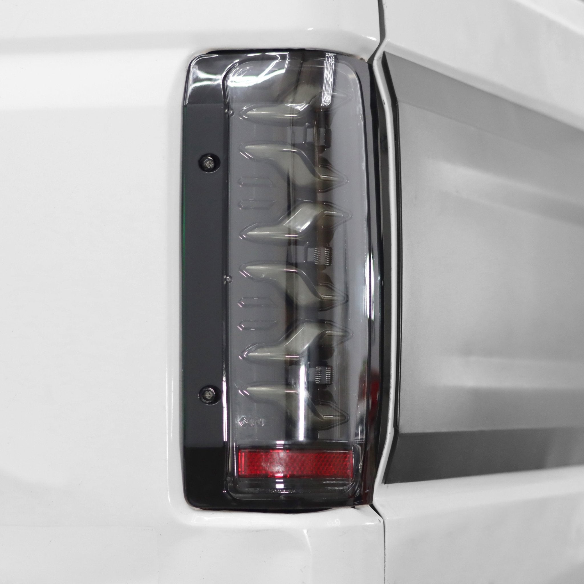 87-96 Ford F-Series/Bronco LUXX-Series LED Tail Lights Black-Red