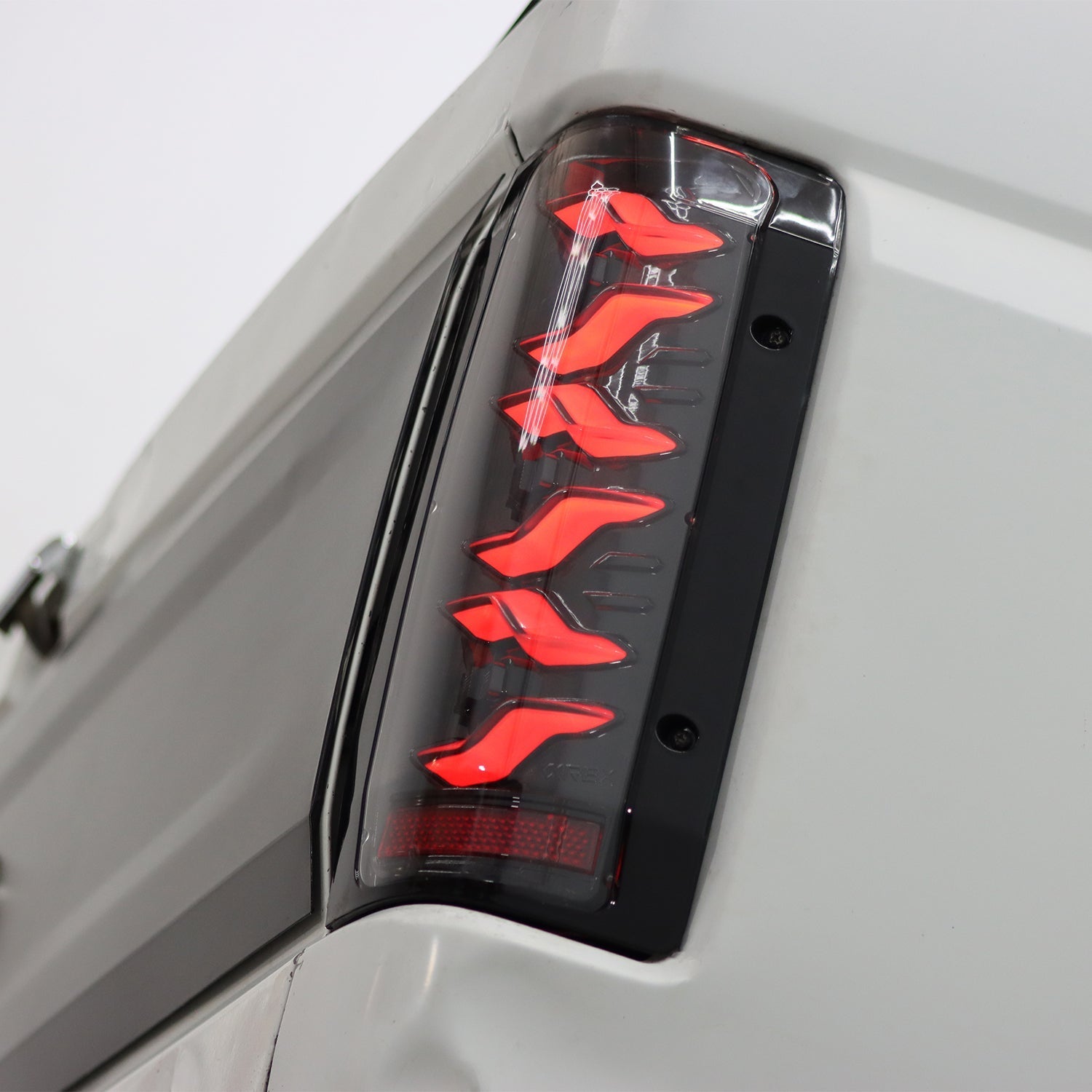 87-96 Ford F-Series/Bronco LUXX-Series LED Tail Lights Black-Red