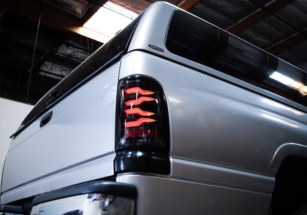 94-01 Dodge Ram 1500/94-02 Ram 2500/3500 LUXX-Series LED Tail Lights Black-Red