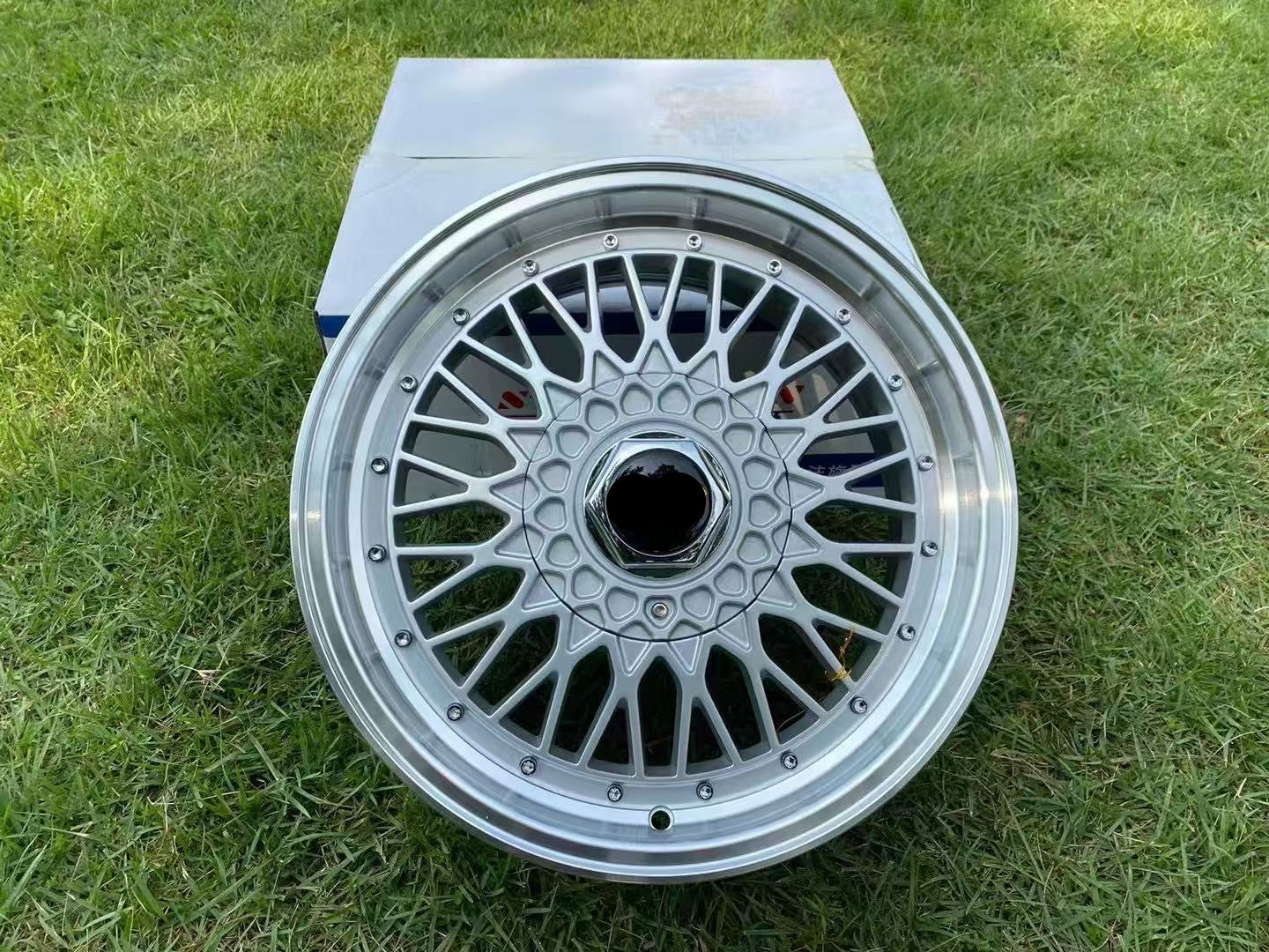 WWC 508 | Classic Mesh Motorsport Flow-Form Wheel – Silver Machine Lip