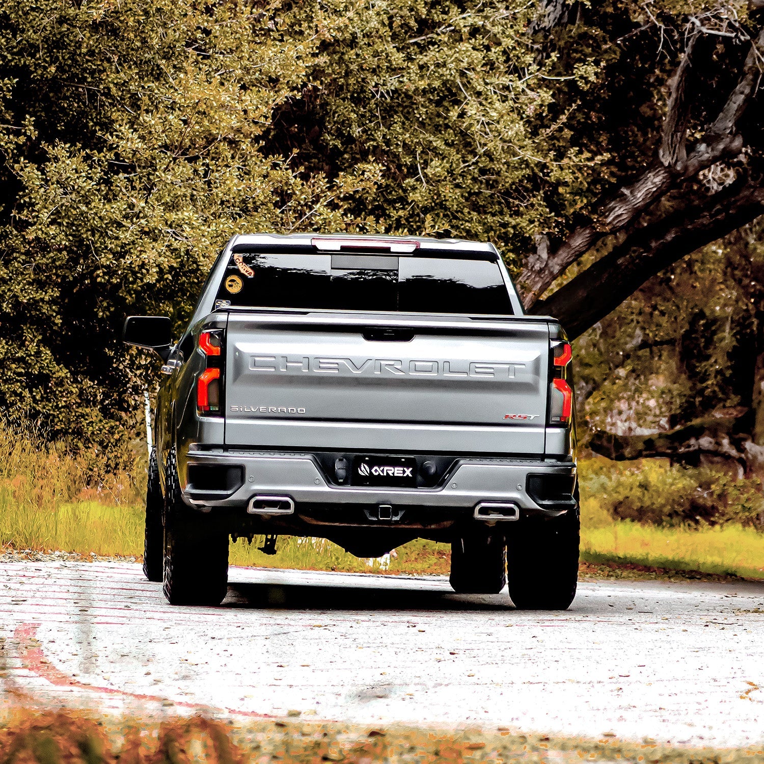 19-26 Chevrolet Silverado 1500 / 20-26 Silverado 2500HD/3500HD LUXX-Series LED Tail Lights Black-Red