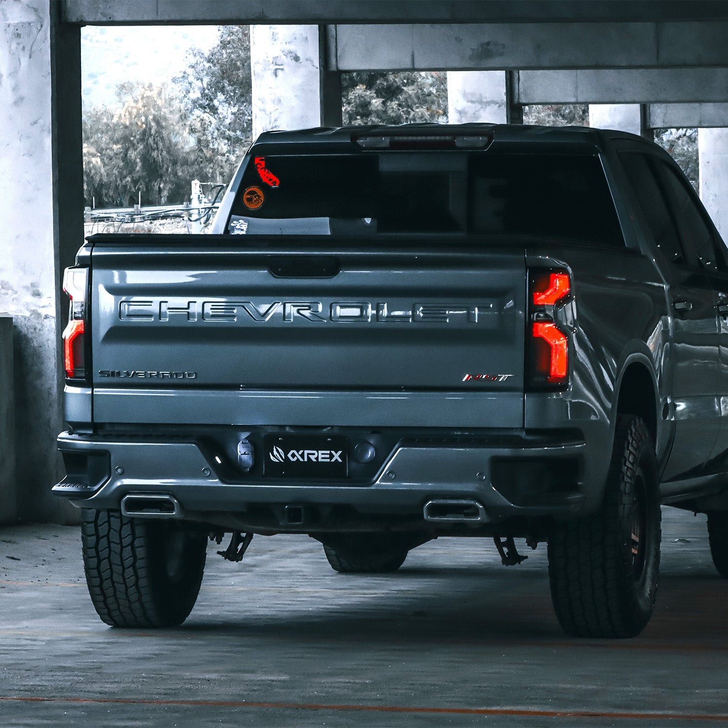 19-26 Chevrolet Silverado 1500 / 20-26 Silverado 2500HD/3500HD LUXX-Series LED Tail Lights Black-Red