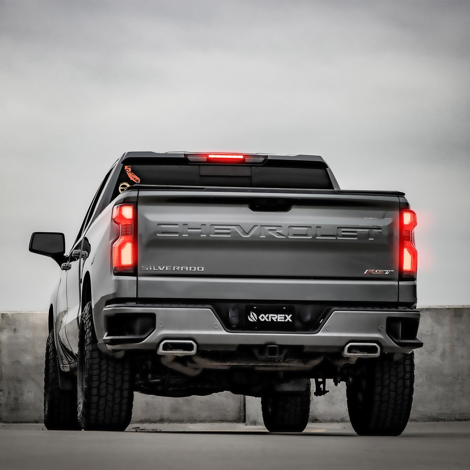 19-26 Chevrolet Silverado 1500 / 20-26 Silverado 2500HD/3500HD LUXX-Series LED Tail Lights Black-Red