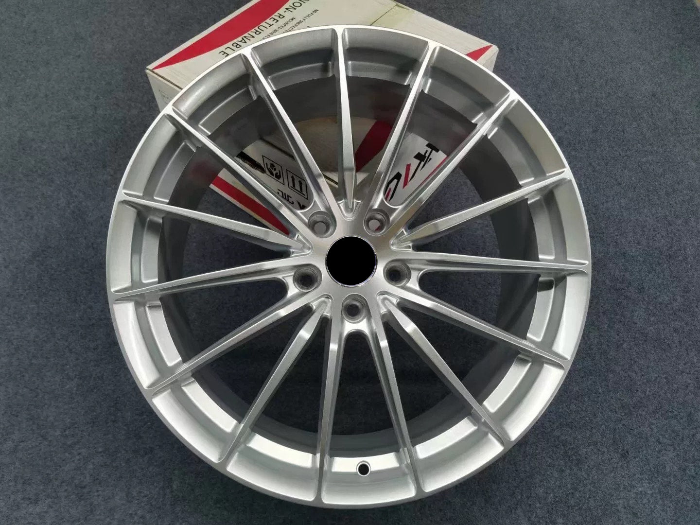 WWC 515 | 15-Spoke Flow-Form Wheel – Silver
