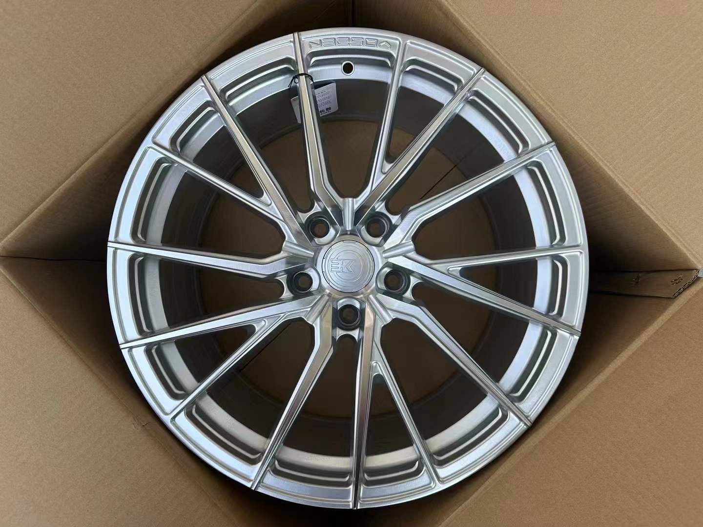 WWC 3S055 | Split-Spoke Flow-Form Wheel – Silver Machined Face